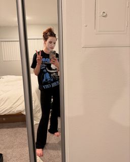 Rachel Brosnahan feet photo 5