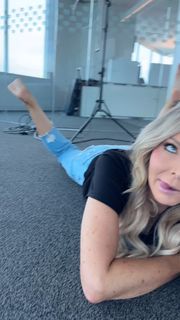 Kyle Unfug feet photo thumbnail
