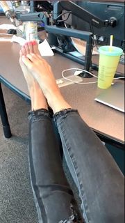 Kyle Unfug feet photo thumbnail