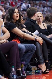Khloé Kardashian feet photo thumbnail