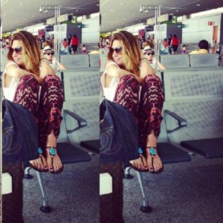 Daisy Fuentes feet photo thumbnail