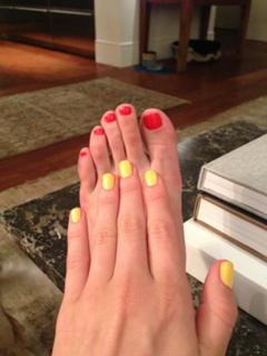 Julianne Hough feet photo thumbnail