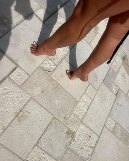 Addison Rae feet photo thumbnail