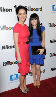 Katy Perry feet photo thumbnail