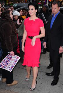 Katy Perry feet photo thumbnail