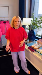 Millie Bobby Brown feet photo thumbnail
