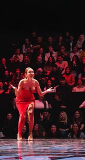 Hadise feet photo thumbnail