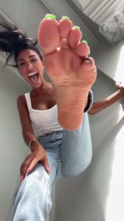 Margarita Smith feet photo thumbnail