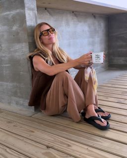 Nicole Neumann feet photo thumbnail
