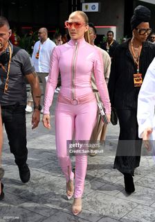 Jennifer Lopez feet photo thumbnail