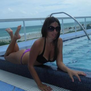 Claudia Romani feet photo thumbnail