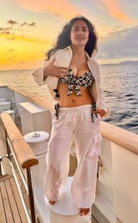 Salma Hayek feet photo thumbnail