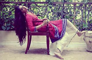 Sonam Kapoor feet photo thumbnail