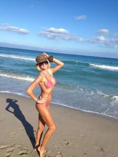 Victoria Silvstedt feet photo thumbnail