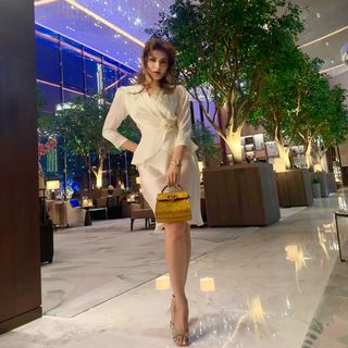 Urvashi Rautela feet photo 3