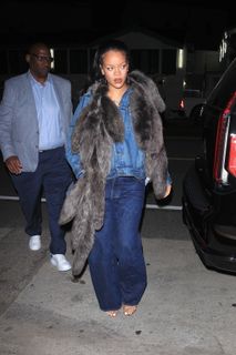 Rihanna feet photo thumbnail