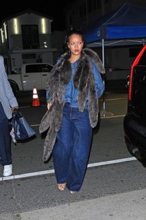 Rihanna feet photo thumbnail