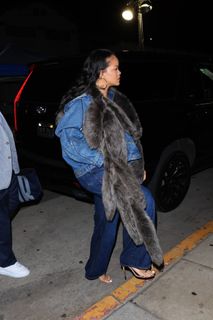 Rihanna feet photo thumbnail