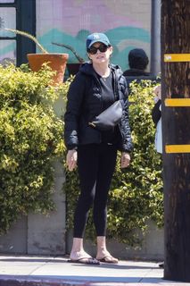 Lauren Graham feet photo 3