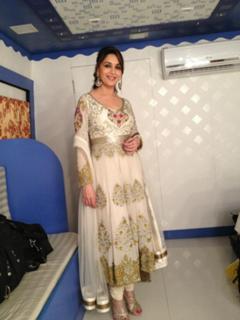Madhuri Dixit feet photo thumbnail