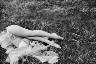Addison Rae feet photo thumbnail