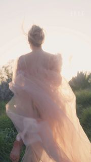 Addison Rae feet photo thumbnail