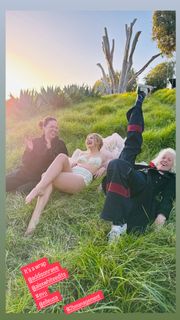 Addison Rae feet photo thumbnail
