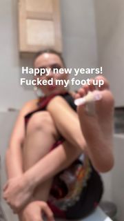 Dafne Keen feet photo 1