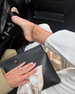 Rosie Huntington-Whiteley feet photo thumbnail