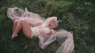 Addison Rae feet photo thumbnail