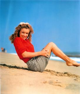 Marilyn Monroe feet photo thumbnail