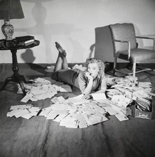 Marilyn Monroe feet photo thumbnail