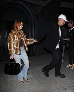 Ashlee Simpson feet photo 3