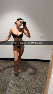 Scarlet Vas feet photo thumbnail