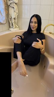 Scarlet Vas feet photo thumbnail