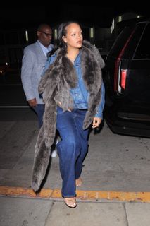 Rihanna feet photo thumbnail