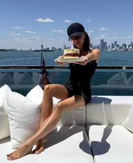 Victoria Beckham feet photo 1