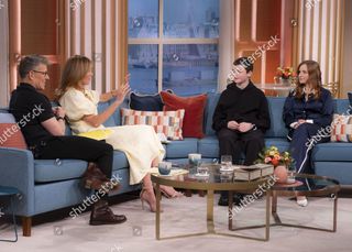 Cat Deeley feet photo thumbnail