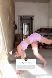 Lola Weippert feet photo thumbnail