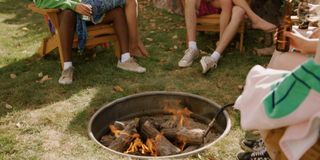 Jenna Ortega feet photo thumbnail