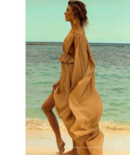 Martha Hunt feet photo thumbnail