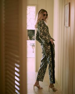 Martha Hunt feet photo thumbnail