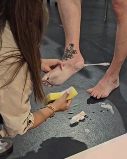 Fearne Cotton feet photo thumbnail