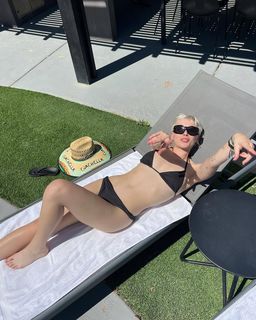 Emma Chamberlain feet photo 1