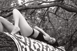 Kendall Jenner feet photo thumbnail