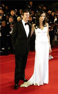 Famke Janssen feet photo thumbnail