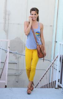 Brooke Burke feet photo thumbnail