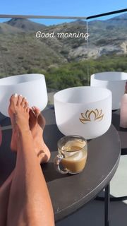 Brooke Burke feet photo thumbnail