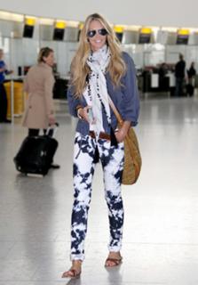 Elle Macpherson feet photo thumbnail