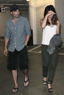 Kate Beckinsale feet photo thumbnail